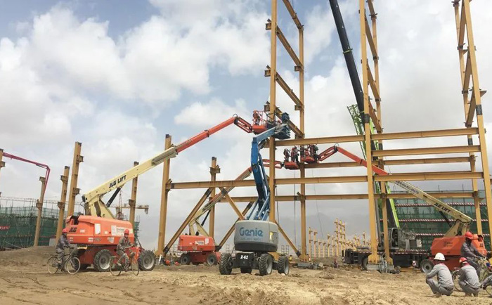 宏信建发高空车参建塔里木乙烷制乙烯项目