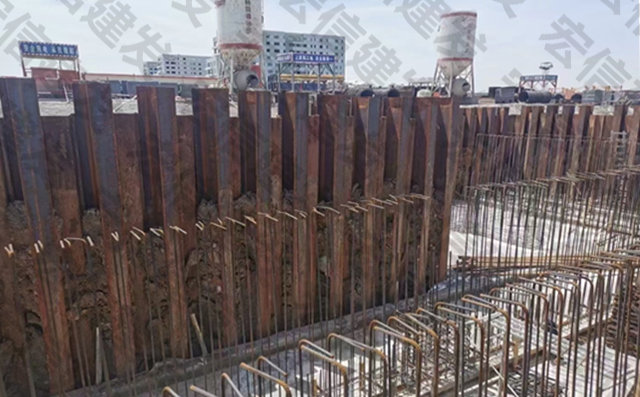 鋼板樁組合形成HLC工法樁的施工照片